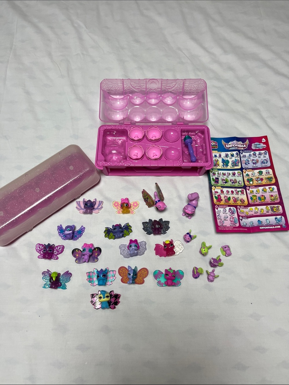 Hatchimals Rainbow-Cation assortment of figurines. 22 pieces
